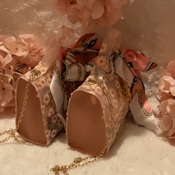 Waterproof small shoulder/arm bag with accessories - Picture 16 of 16